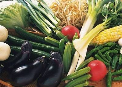 老太將硬幣扔進飛機發動機致航班延誤，食品安全也需警惕