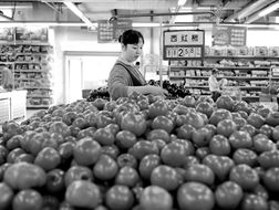上周食用農(nóng)產(chǎn)品價(jià)格持續(xù)回落 消費(fèi)市場(chǎng)穩(wěn)步復(fù)蘇